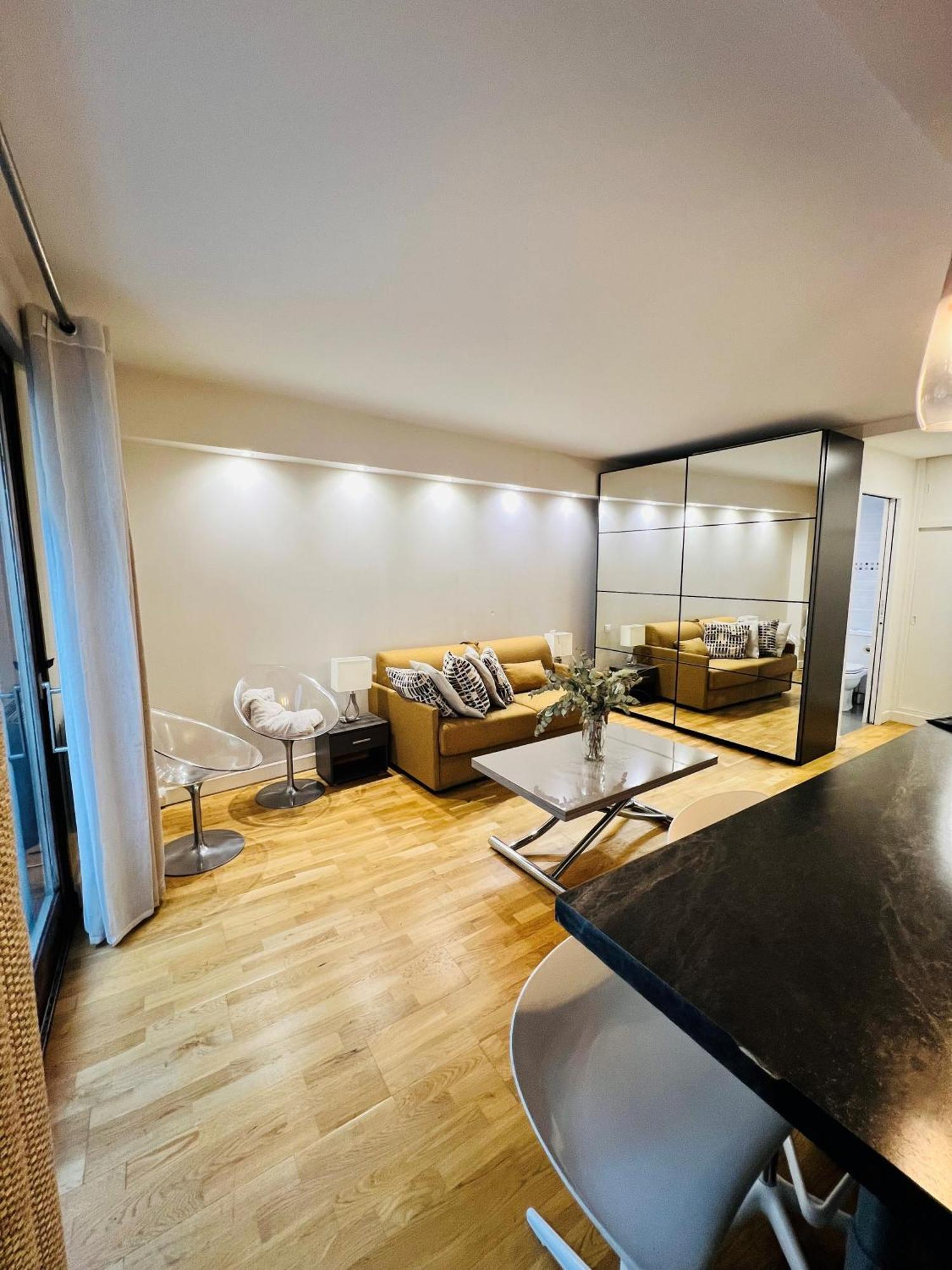 Appartement Charming Near Eiffel Tour Parijs